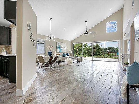 3rd image of 1108 Summer Lakes Dr