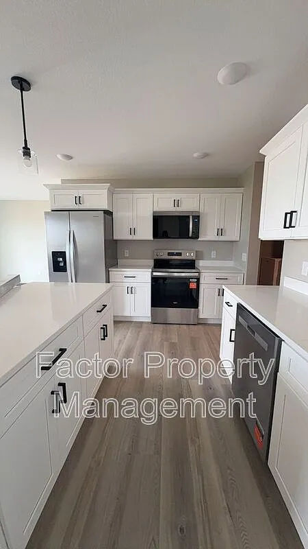 3 bed, 2.5 bath, 1800 sqft, $2,295 — Photo 4