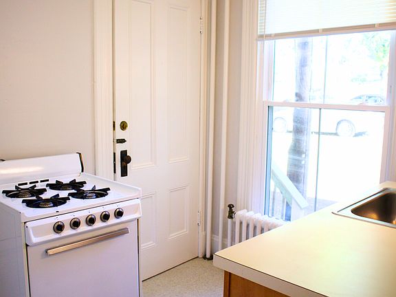 5th image of 61 College St APT 1
