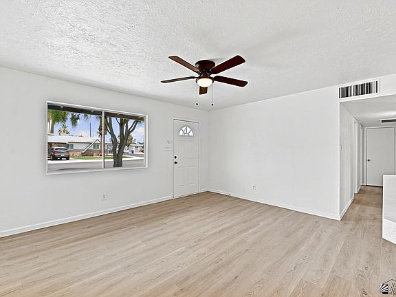 4th image of 2784 S Maple Ave
