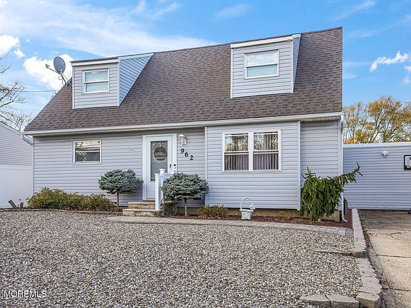 3rd image of 962 Mercer Drive