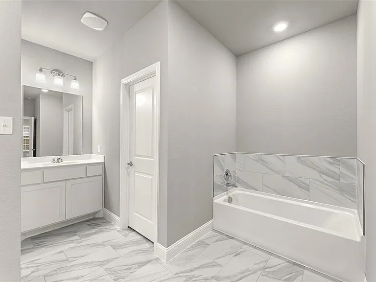 304 Community Dr — Photo 16