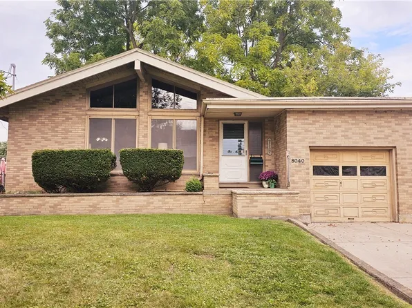 8040 W Rivershore Dr, Niagara Falls, NY 14304