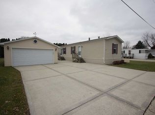 27 Countryside Est, Sandwich, IL 60548