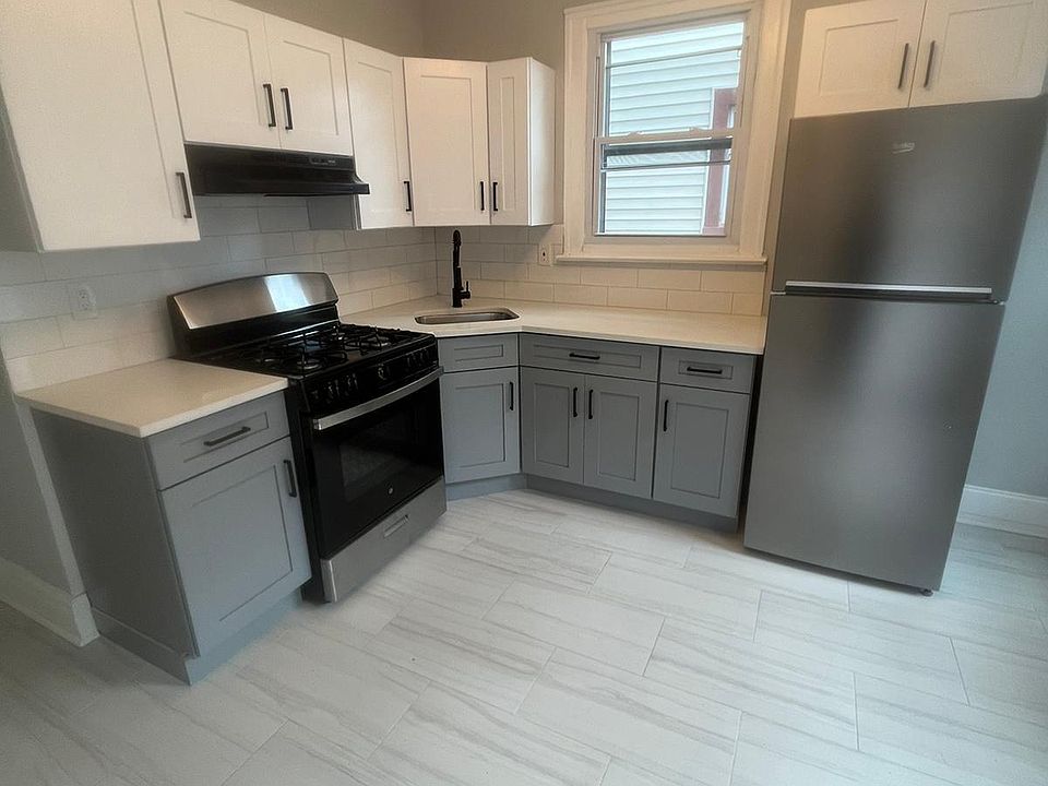 1st image of 111 Laurel Ave #5