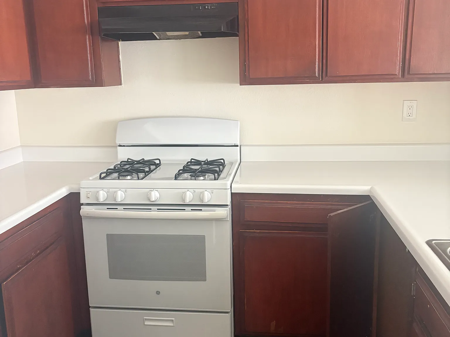 1 bed, 850 sqft, $1,995 — Photo 4