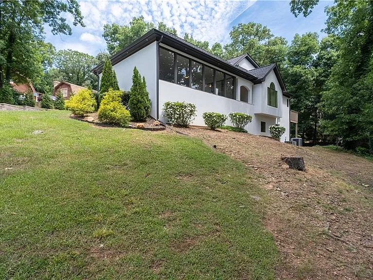 4610 Morton Rd — Photo 4