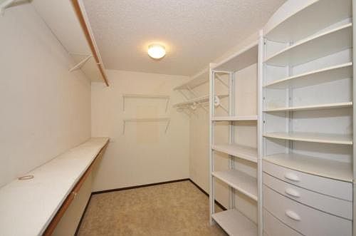 5th image of 130 Holly Ln N