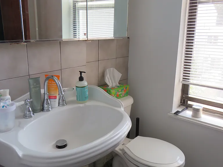 238 13th St #2R — Photo 8