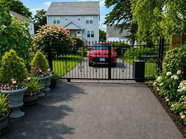 62 De Pinedo St, Providence, RI 02904