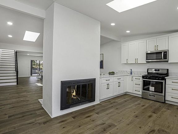 4th image of 994 Barrett Ave
