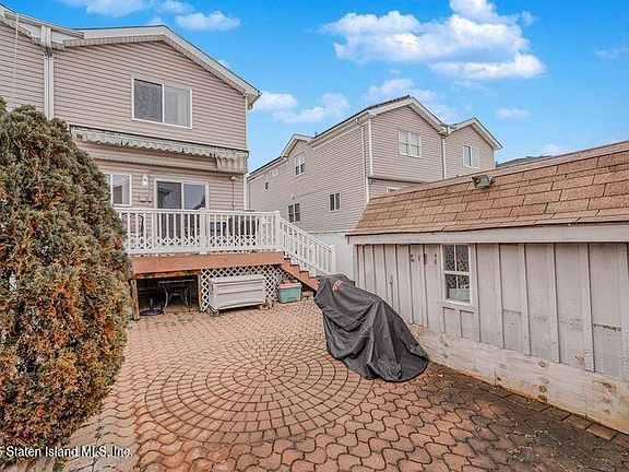 3rd image of 538 Eltingville Blvd
