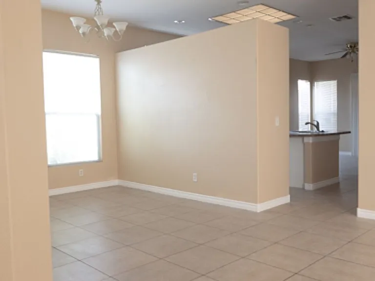 9205 Guggenheim Ct — Photo 2