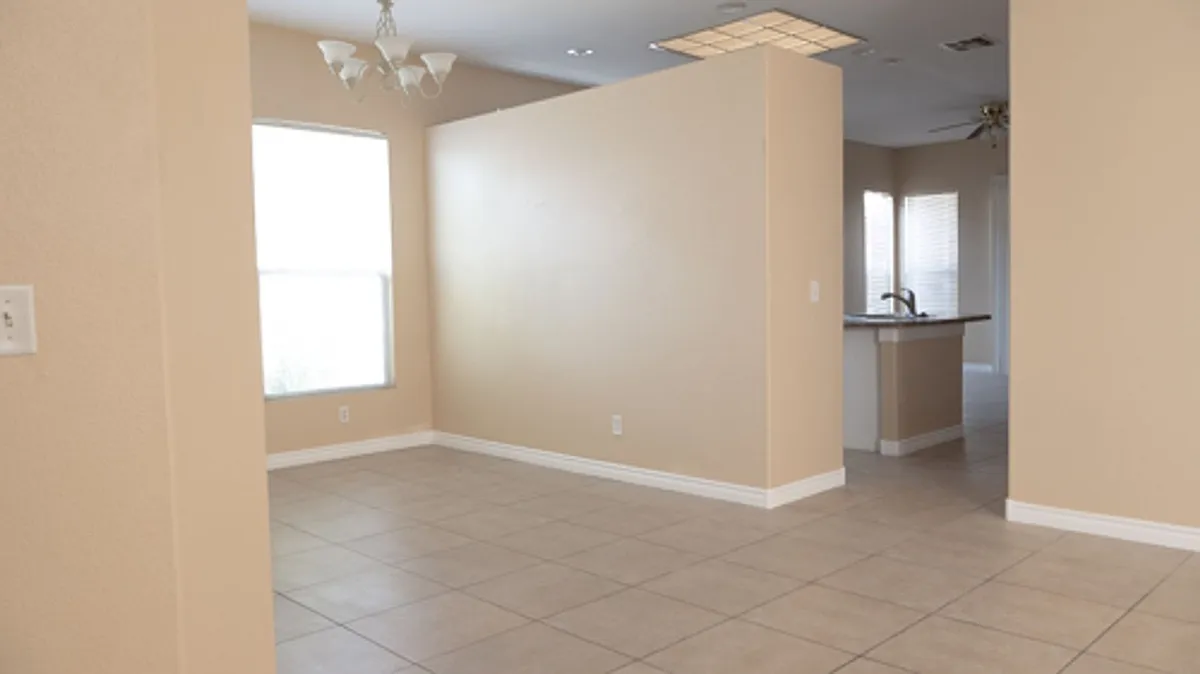 Building Photo - 9205 Guggenheim Ct