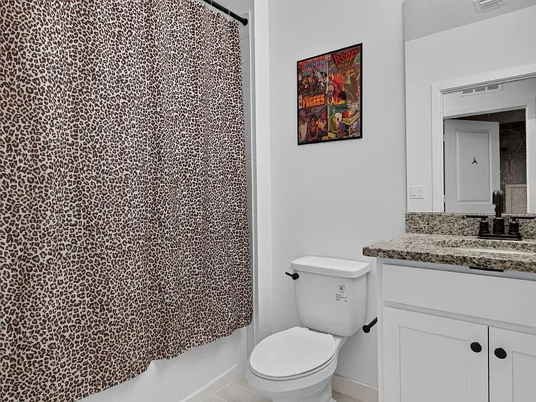 608 NE Waters Edge Ln — Photo 24