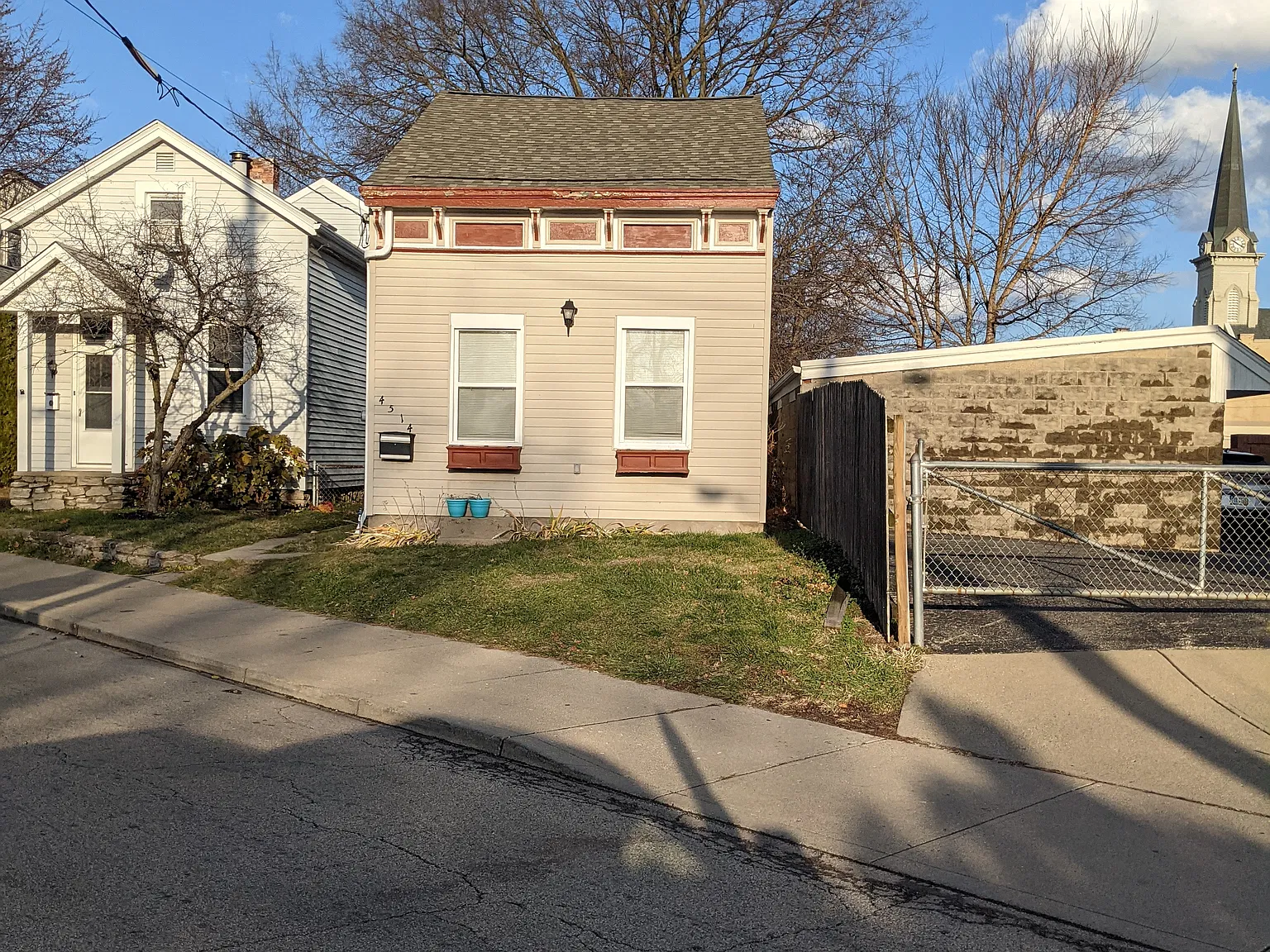 Lawrence 4514 — Photo 2