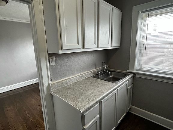 5th image of 7549 S Kenwood Ave #75533