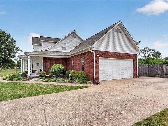 4th image of 203 Windy Oaks Dr