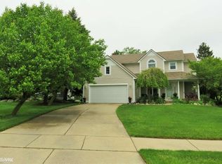815 Hathaway Dr, Auburn Hills, MI 48326