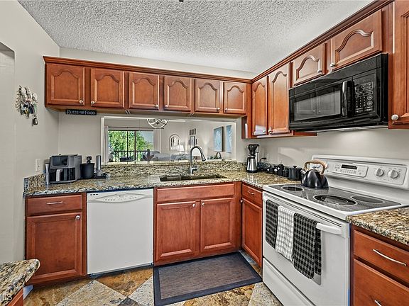 4th image of 9290 Lake Park Dr APT 201