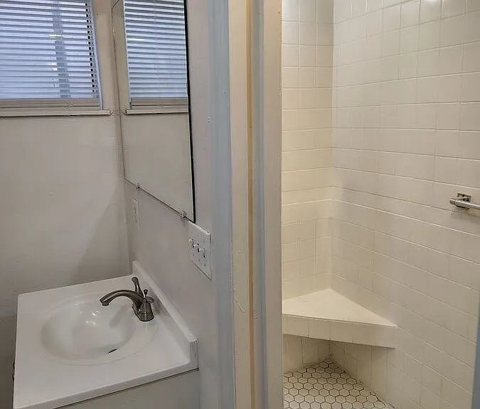 1600 Geneva St #103 — Photo 6