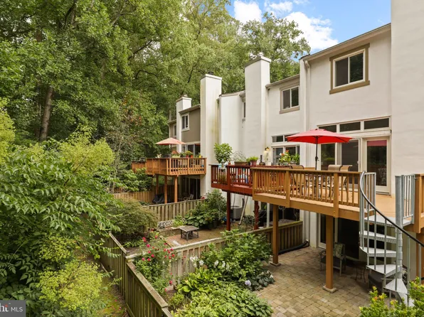 2338 Generation Dr, Reston, VA 20191