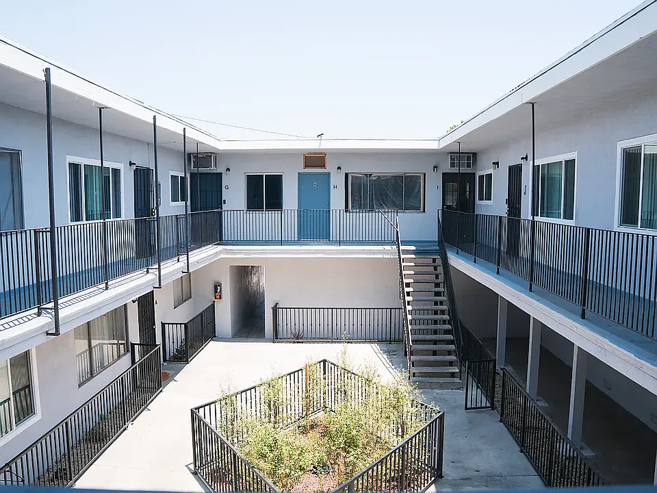 Building Photo - 10374 Long Beach Blvd #6