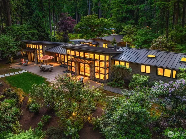 18 Bridlewood Circle, Kirkland, WA 98033