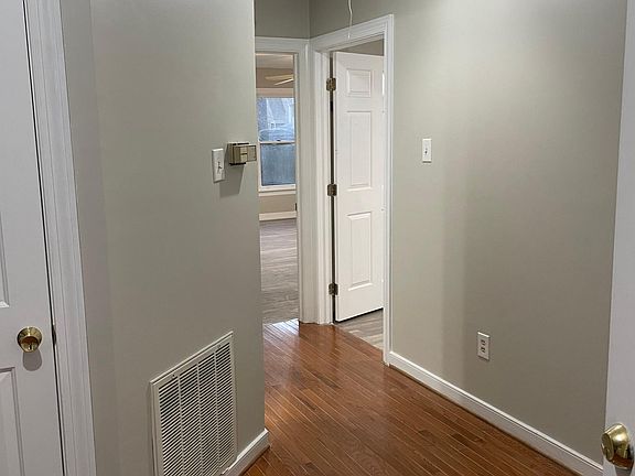 Hallway to bedrooms