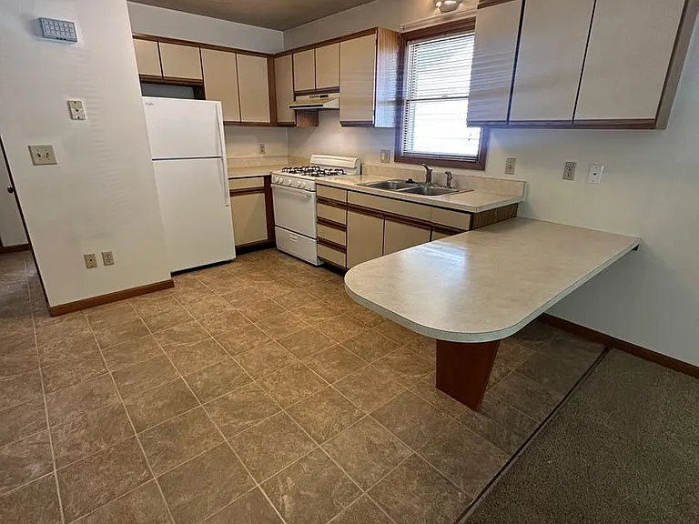 1003 Zollinger Road — Photo 3
