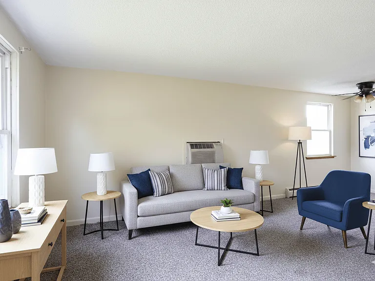 Lincoln Square Apartments — Photo 15