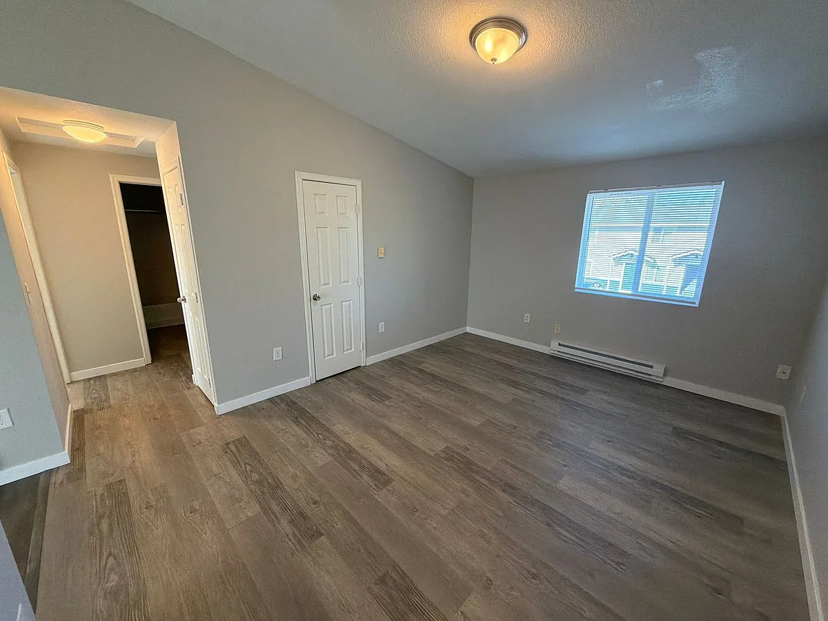 Building Photo - Montclair Apartments