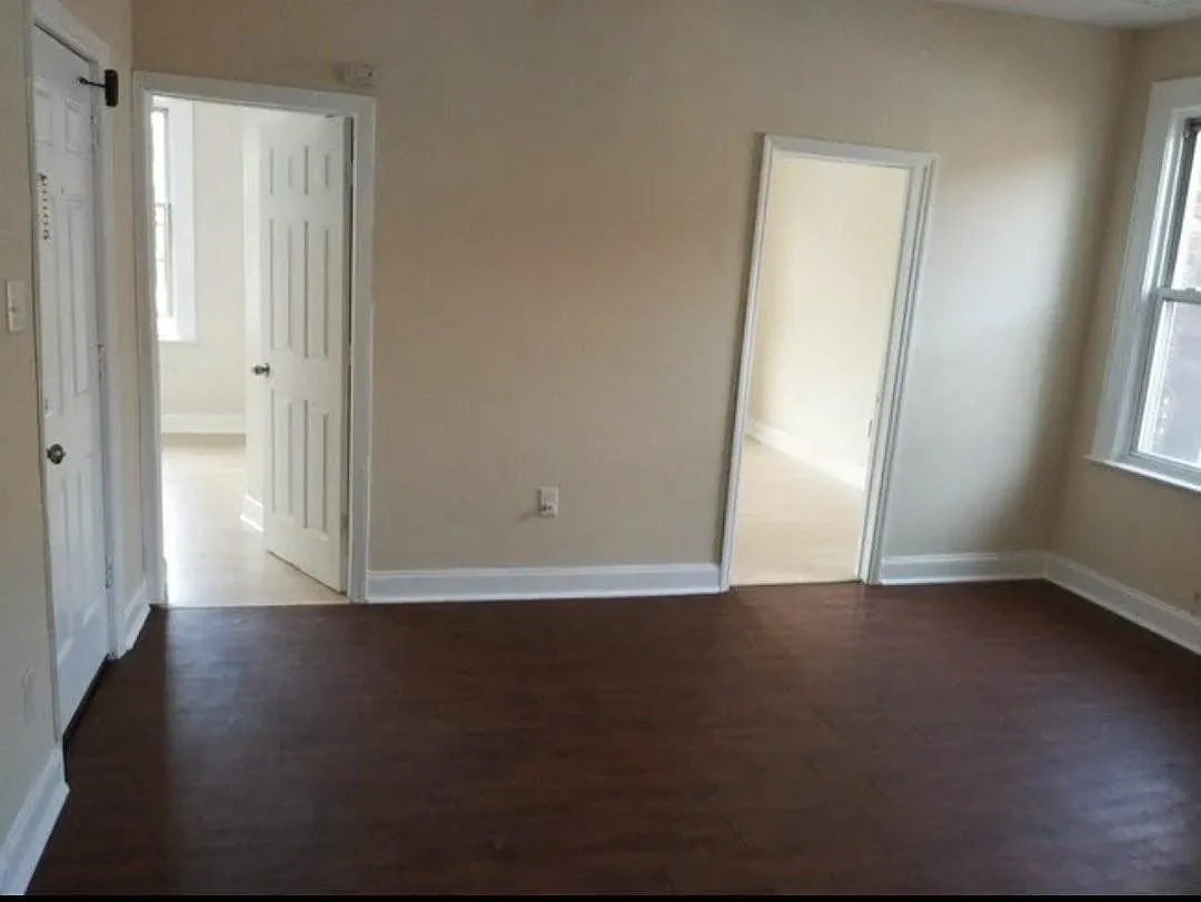3 bed, 1.0 bath, $2,049 — Photo 4
