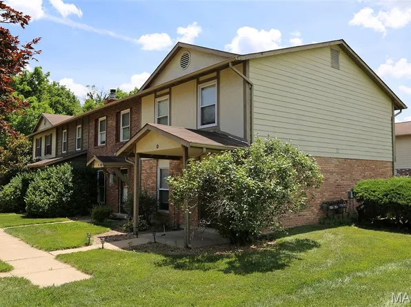 27 Park Charles Blvd S APT A, Saint Peters, MO 63376