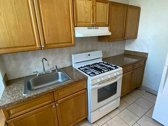 2nd image of 259 13th St #3A