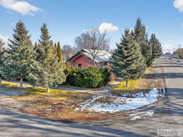 1002 E St, Rupert, ID 83350