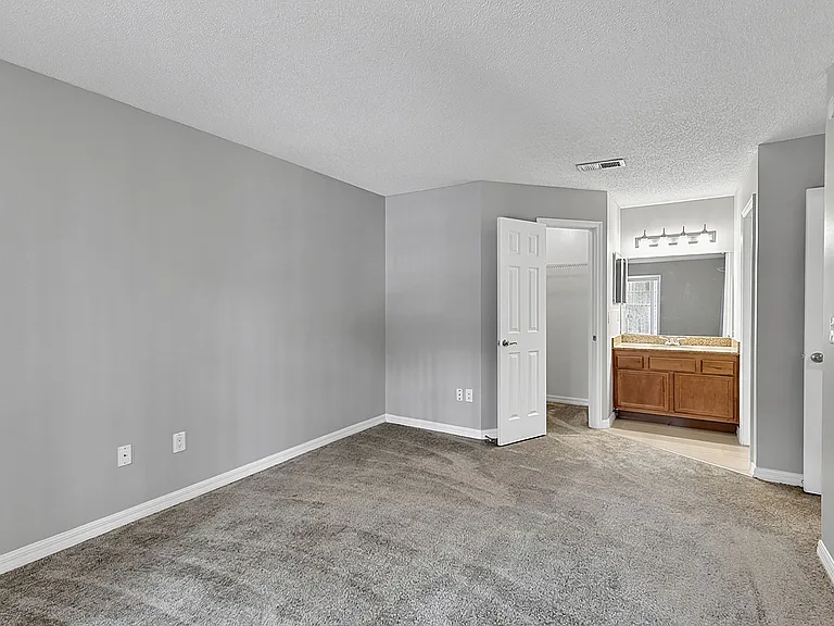 Aventine at Forest Lakes Apartment Homes — Photo 19