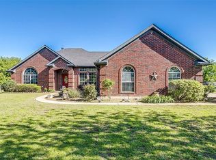 320 Graystone Rd, Burleson, TX 76028