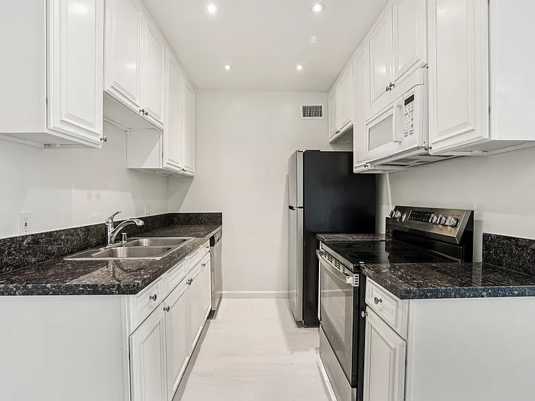 Willis Apartments — Photo 28