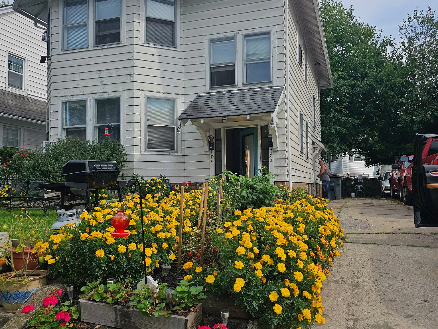 2 bed, $949 — Photo 1