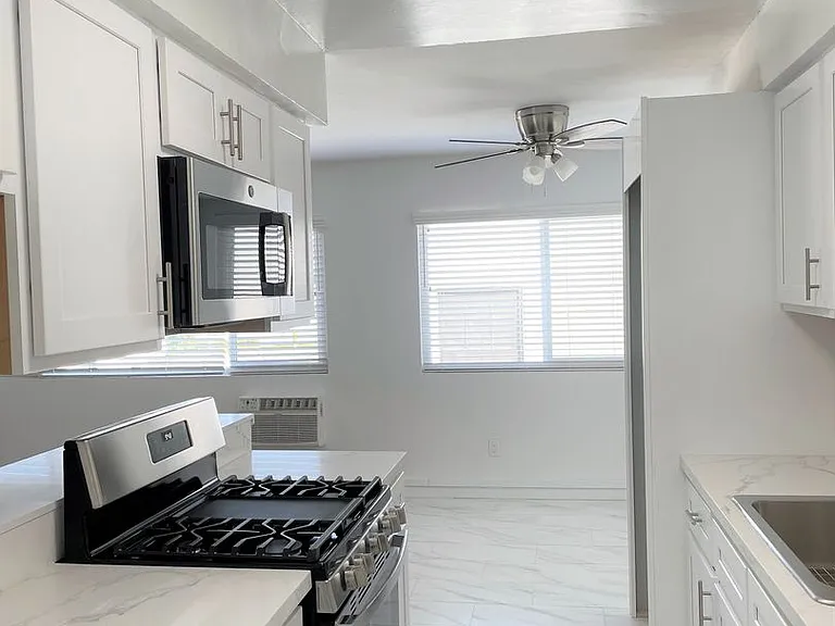 817 S. St. Andrews Pl — Photo 6