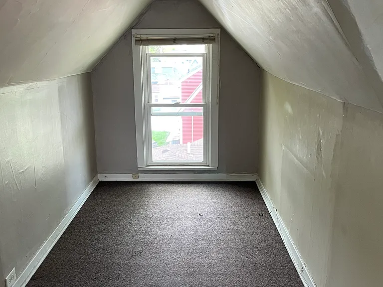 822 W Main St — Photo 3