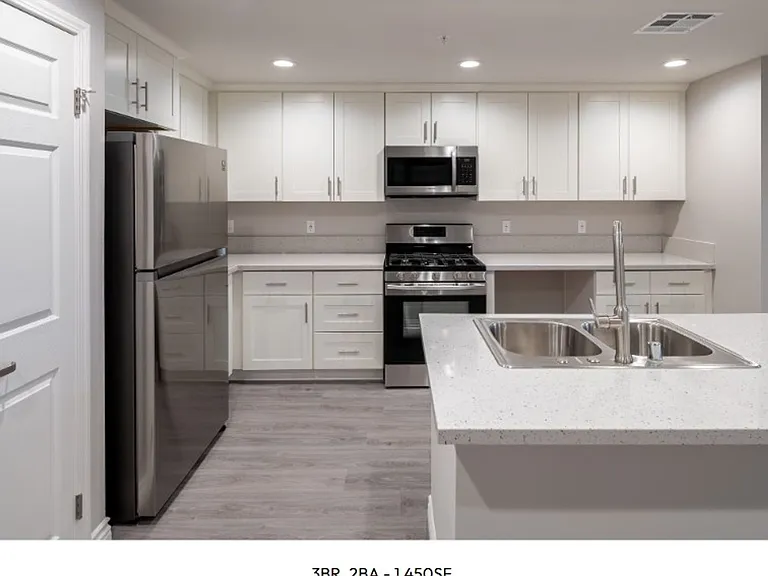 Centerpointe at Market Apartments - 3145 Market Street Riverside CA 92501 — Photo 41