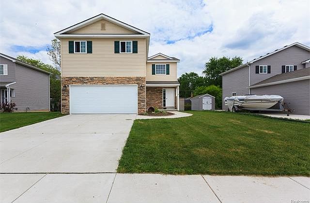1st image of 90 Fountain Park Dr
