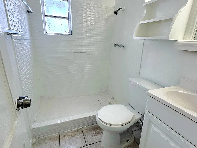 25 SW 10th St #8 — Photo 7