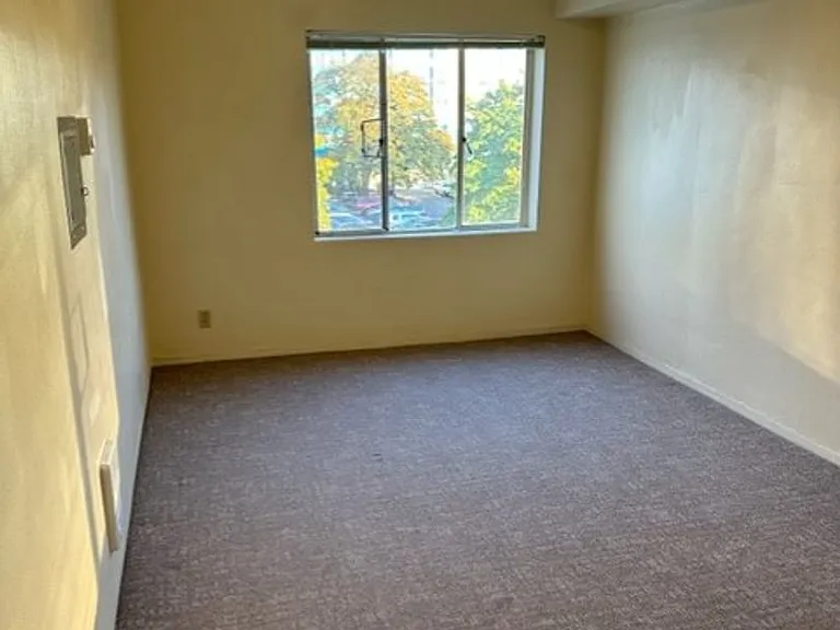 Eugene Manor Apartments — Photo 51