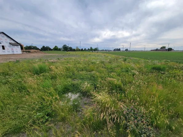 16 Pointe Blvd, Peru, IL 61354