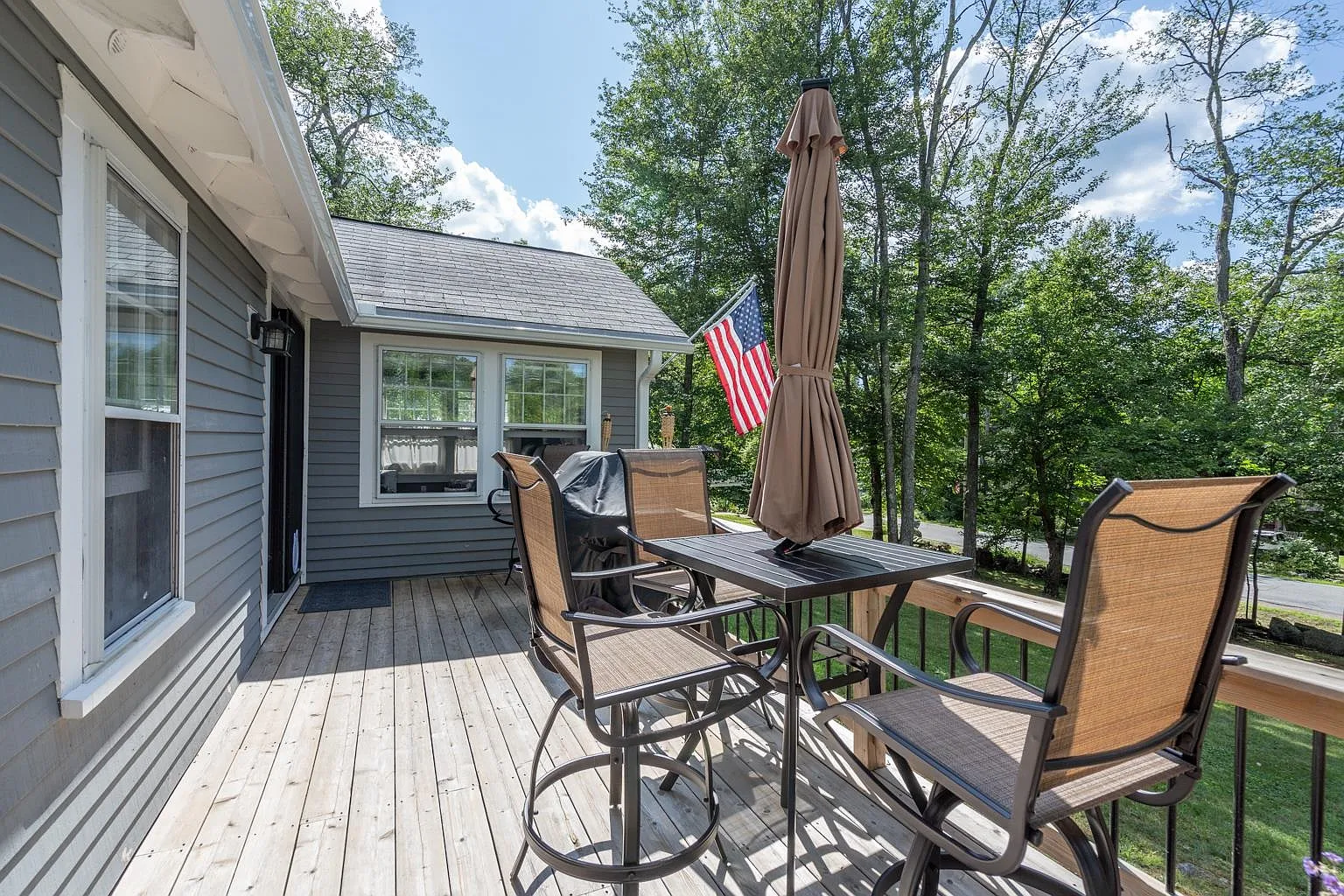 3 bed, 1.5 bath, 1124 sqft, $2,500 — Photo 4