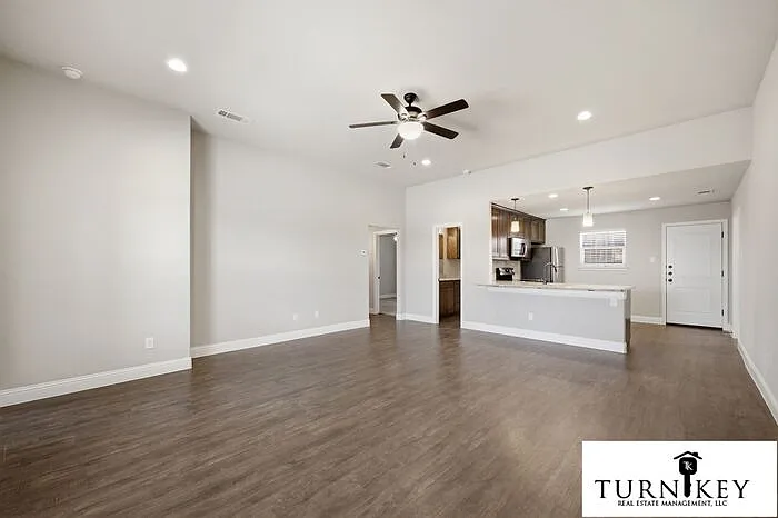 1325 White Sand Dr — Photo 2