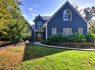 51 N Woods Rd, Hamden, CT 06518